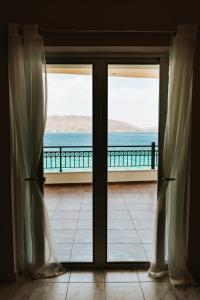 Beach luxury apartment Salamina Greece