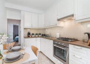 Plac Zbawiciela Comfortable Apartment