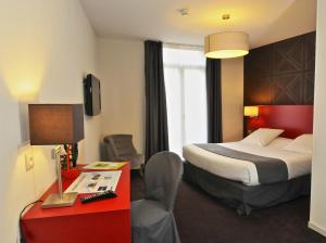 Hotels Logis Le Central : Chambre Deluxe Double ou Lits Jumeaux