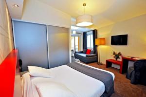 Hotels Logis Le Central : Chambre Triple Deluxe