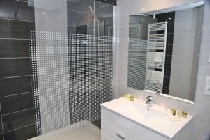 Hotels Logis Hotel Le Central : photos des chambres