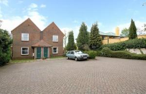 Flat 4 Summertown Court