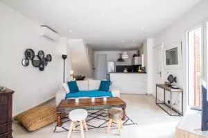 Life is Good in SXM - 东方湾