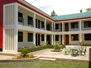 Kanberra Hotel - Лира