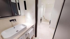 White Pearl Apartment 0.05