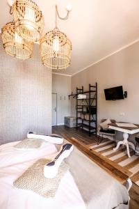 Comfort Double or Twin Room with Lake view room in Das 53°Hotel