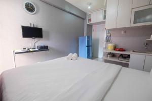 Mini Studio Green Pramuka Apartment By Travelio