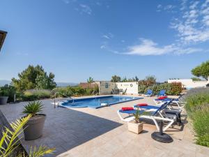 Villas Luxury Villa with Private Swimming Pool in Escales : photos des chambres