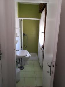 Economy Quadruple Room with Shared Bathroom