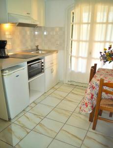 Studio apartments with pool maria in Agios Gordios Beach