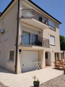 Apartment Greta,50 METERS TO THE BEACH - Banjole