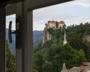 Apartment in the heart of Bled with views 