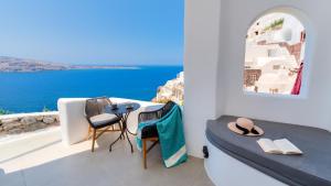 Oia Angle Cavehouse Santorini Greece