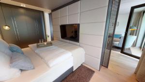 White Pearl Apartment 2.11