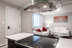 ENTIRE 2 BEDROOM APARTMENT UPTOWN WATERLOO - e1