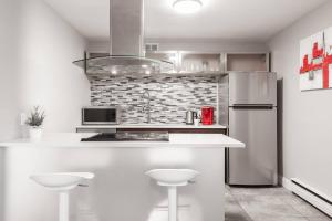 ENTIRE 2 BEDROOM APARTMENT UPTOWN WATERLOO - e1
