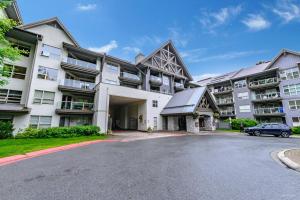 The Best Top Floor Ski-inSki-out at the Aspens