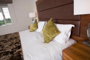 Classic Junior Suite room in Sketchley Grange Hotel