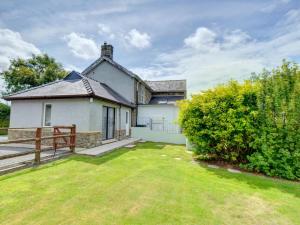 Beautiful holiday home in Rhydlewis with Garden
