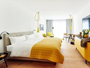 Deluxe Double Room with Balcony room in New Wave