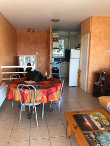 Appartements PORTICCIO, AGOSTA PLAGE vue mer pour 6 p, 2 ch, PROMO 7 nuits : photos des chambres