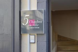 Maisons d'hotes 5 Chambres en Ville : photos des chambres