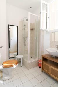 Maisons de vacances Maison 88 m2 le patio du centre ville avec garage : photos des chambres