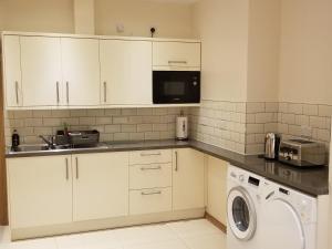 London Luxury Apartments 1min walk from Underground, with FREE PARKING FREE WIFI