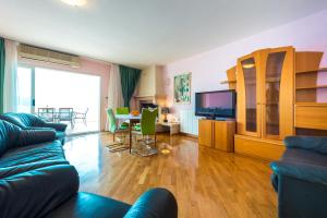 Five-Bedroom Deluxe Apartment room in Villa Ratac