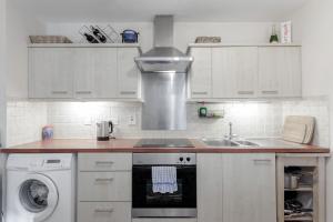 3 Bedroom Garden Flat - Central Location