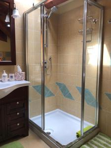 Large Double Room with Private Bathroom