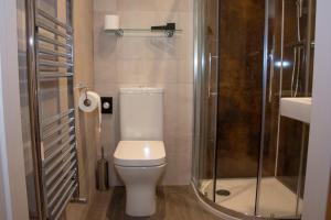 Double or Twin Room with Shower room in Rose and Crown