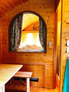 Maisons d'hotes Millygite Chalet-on-wheels by the river : photos des chambres