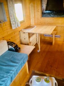 Maisons d'hotes Millygite Chalet-on-wheels by the river : photos des chambres