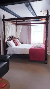 King Room room in Jolly Sailor Inn