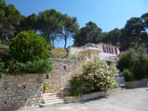 Villas T2 de la Bastide Rouge vue exceptionnelle (180°) sur Aix domaine prive T2 independant de 37 m2 avec terrasse exposee plein sud Piscine 10 X 5 : photos des chambres