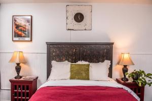 Queen Room room in Jonquil Motel
