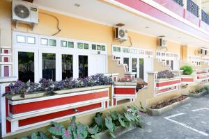 RedDoorz Plus near Stadion Wijaya Kusuma