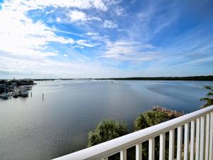 Boca Ciega Resort 313 Charming One Bedroom on the water at Boca Ciega Resort and Marina 23106