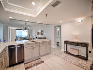 Madeira Towers 802 Renovated Madeira Towers Beachfront 2 Bedroom 2 Bathroom Condo 23143
