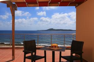 Faros Luxury Suites