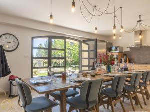 Villages vacances Les Garrigues de la Vallee des Baux : Appartement - Vue sur Jardin