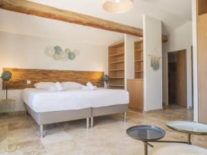 Villages vacances Les Garrigues de la Vallee des Baux : photos des chambres