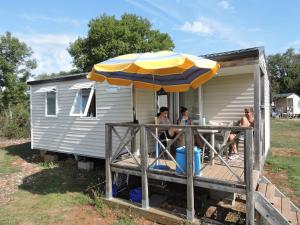 Campings Camping les Campagnes : photos des chambres