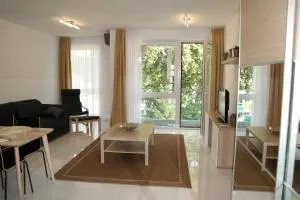 Holiday Apartman with Free Parking - 杰尔