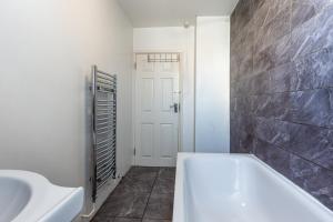 THORNABY HOUSE DELUXE GUEST ROOM 2