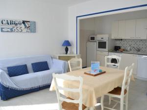 Maisons de vacances Locations de Vacances Le Clos Rhea : Appartement avec Douche