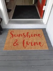 Sunshine and Wine Loft - Kaleden
