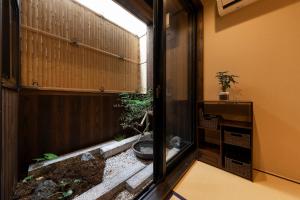 Shirakabanoyado - UCHIKYUHOJI, 白樺の宿 - 堂庭