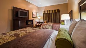 Queen Room with Two Queen Beds - Non-Smoking room in Best Western Plus Route 66 Glendora Inn